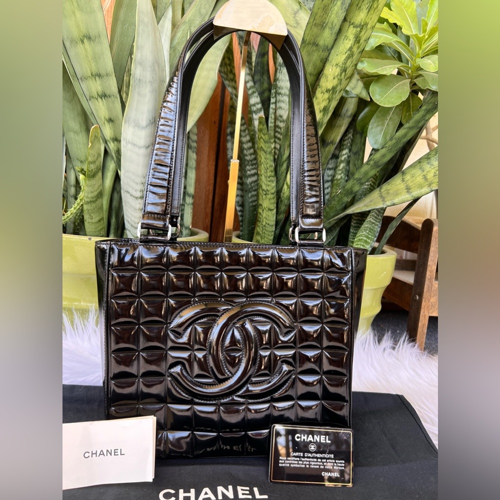🔥🔥Chanel Chocolate Bar CC Tote Quilted Patent Bag🔥🔥